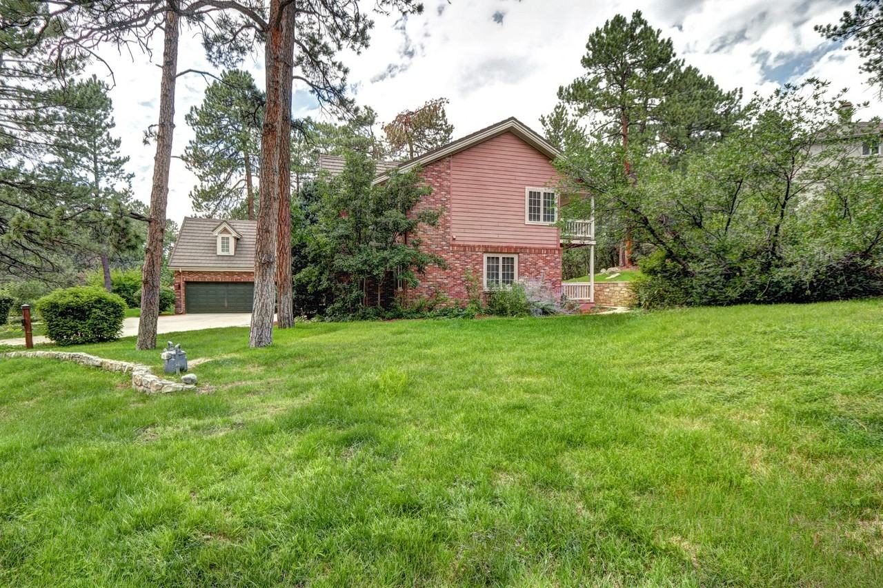 466 Lorraway Dr - Photo 4 of 50