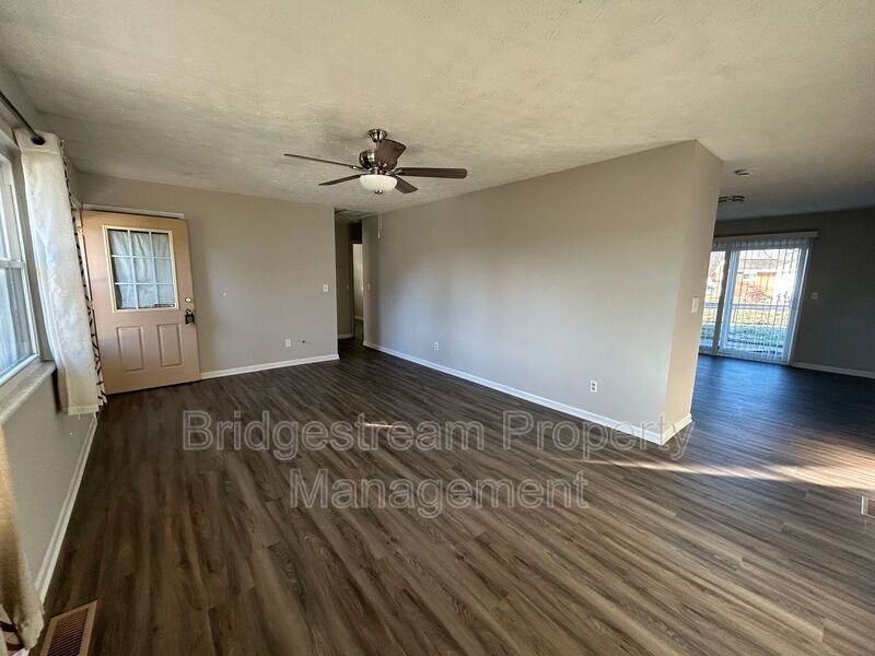 1331 Arrowhead Trl - Photo 2 of 9