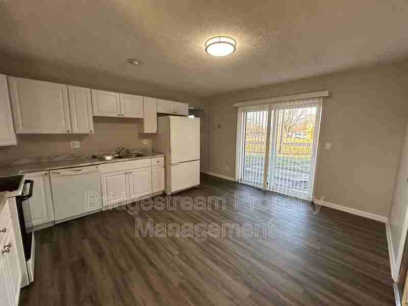 1331 Arrowhead Trl - Photo 3 of 9