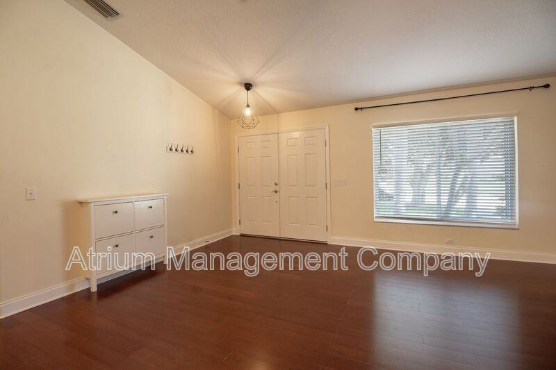 446 Wenthrop Cir - Photo 3 of 50