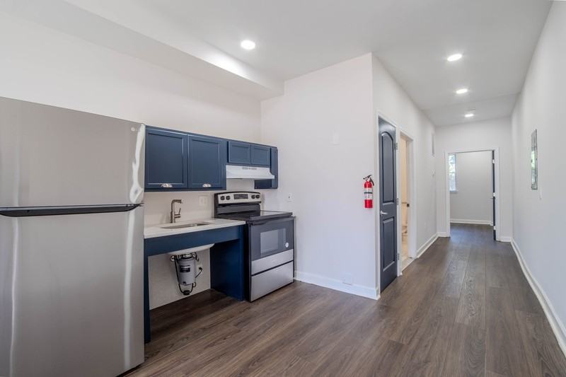 1602 Cypress St - Photo 6 of 16