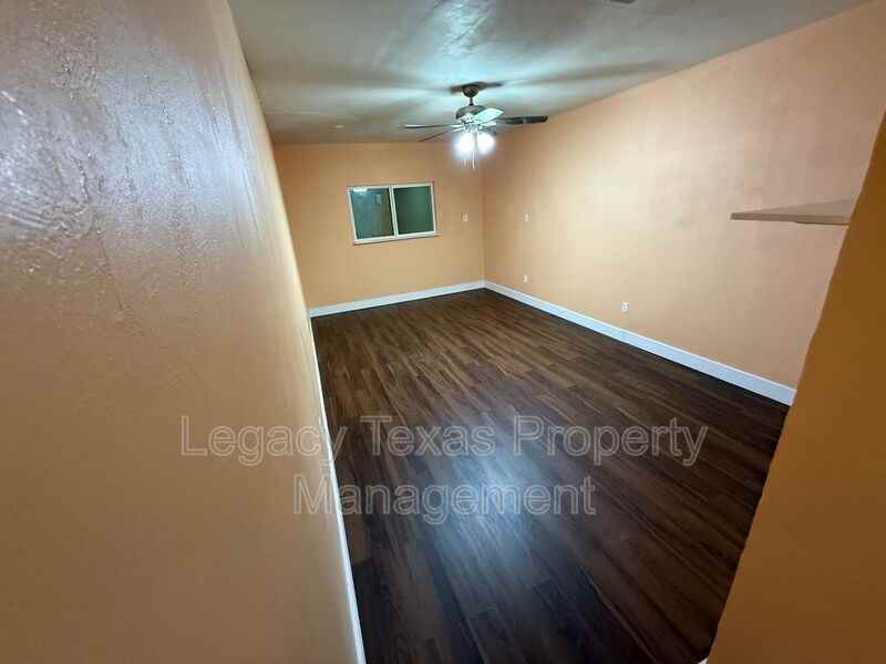 107 Hilltop Dr - Photo 3 of 14