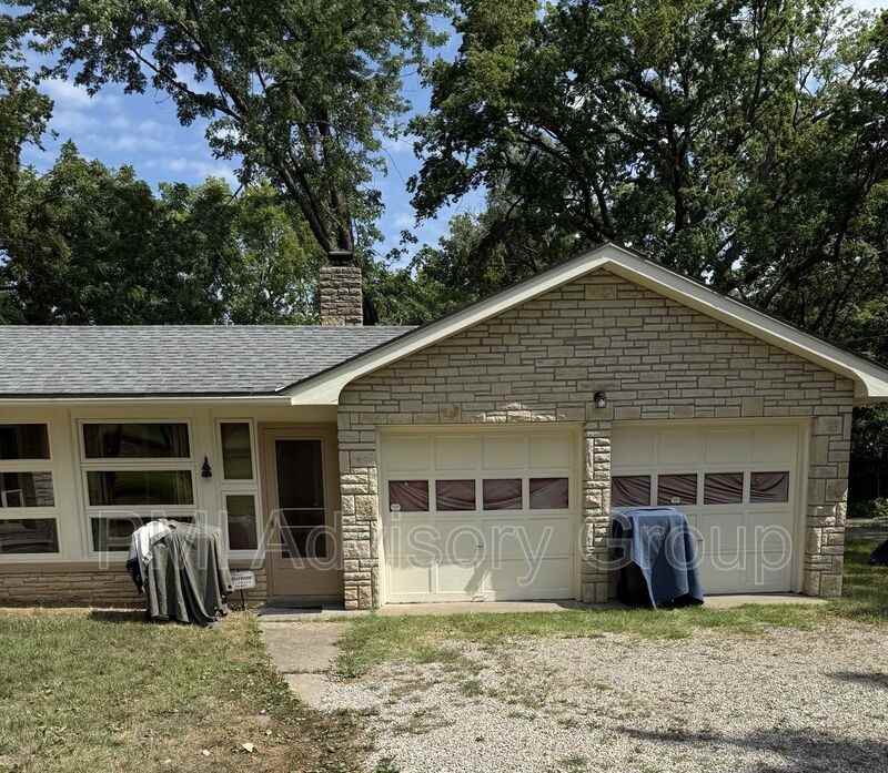 1212 Sw 27th St - Photo 2 of 21