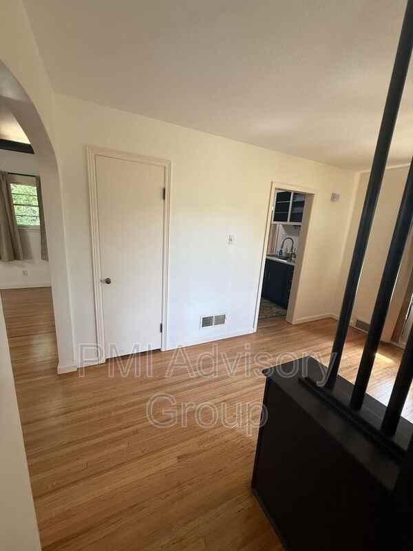 1212 Sw 27th St - Photo 3 of 21