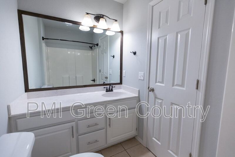 29890 E 147th St S - Photo 3 of 27