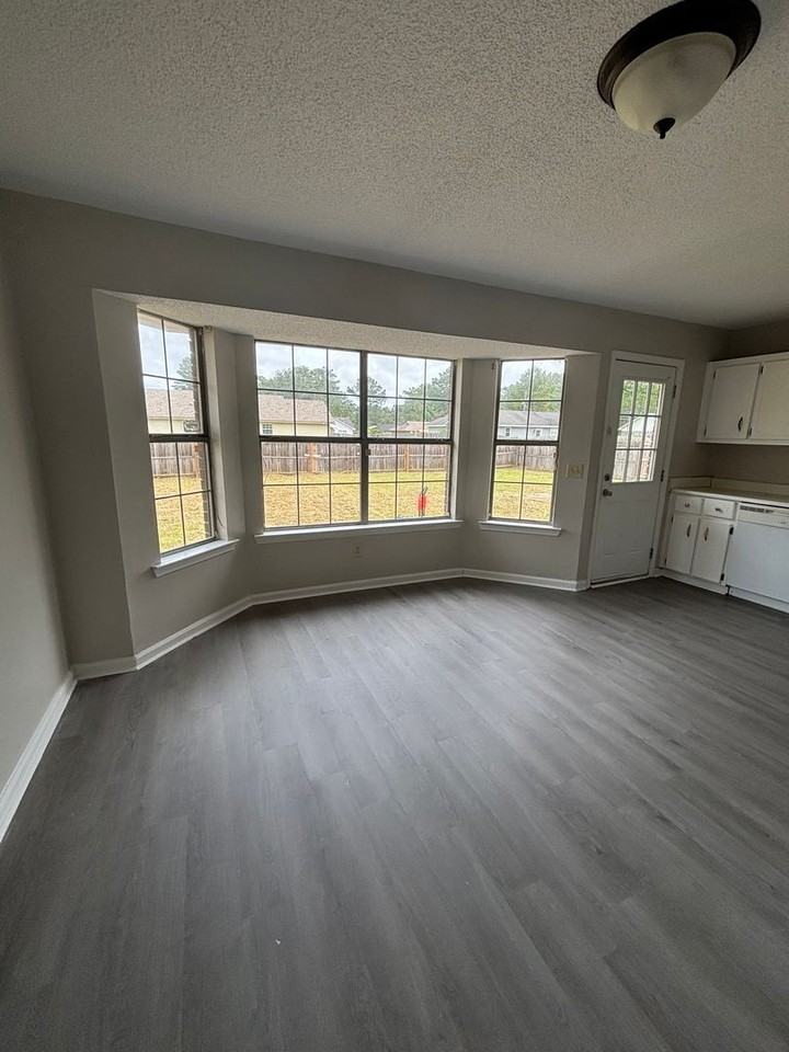 225 W Kenny Dr - Photo 5 of 16