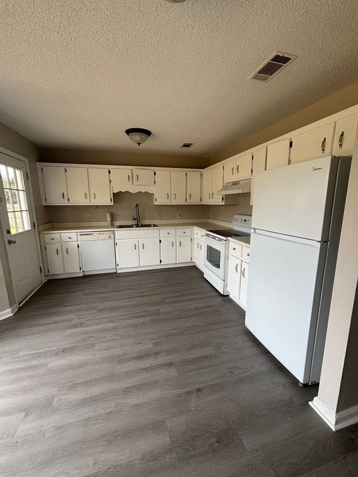 225 W Kenny Dr - Photo 6 of 16