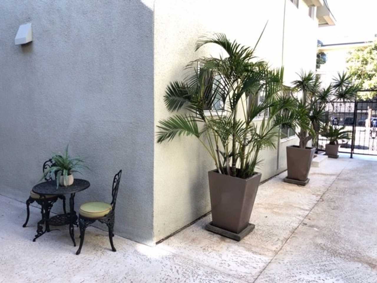 Versailles Apts. - Photo 3 of 20