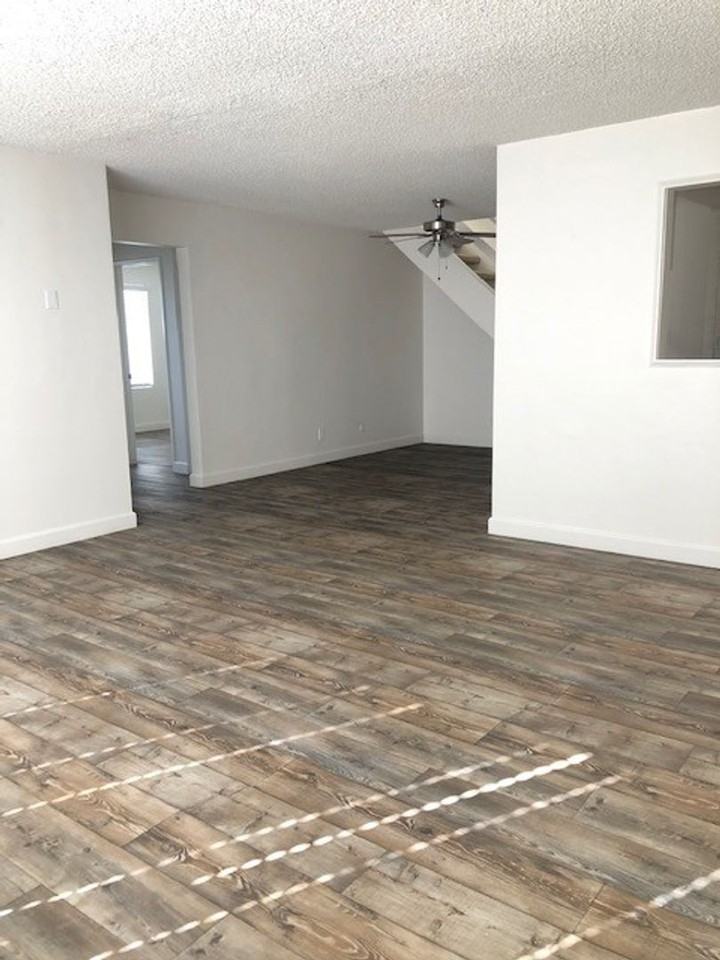 Versailles Apts. - Photo 5 of 20