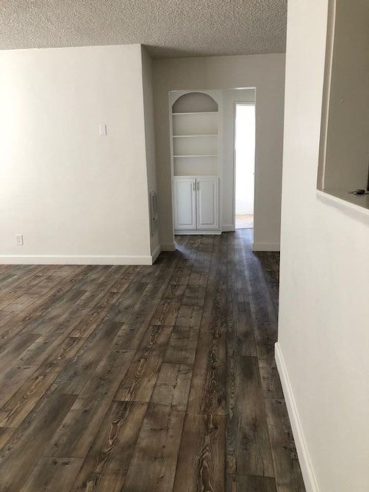 Versailles Apts. - Photo 6 of 20