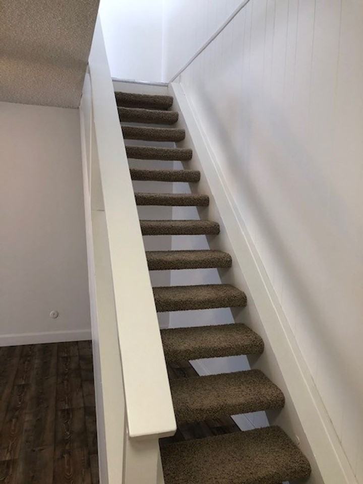 Versailles Apts. - Photo 4 of 18