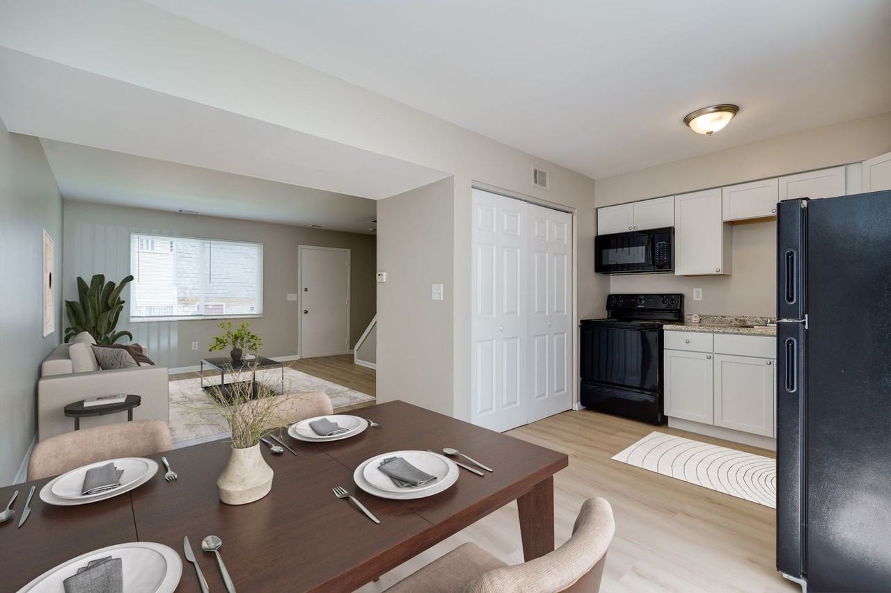 Monroe Terrace Apartments - Photo 3 of 18