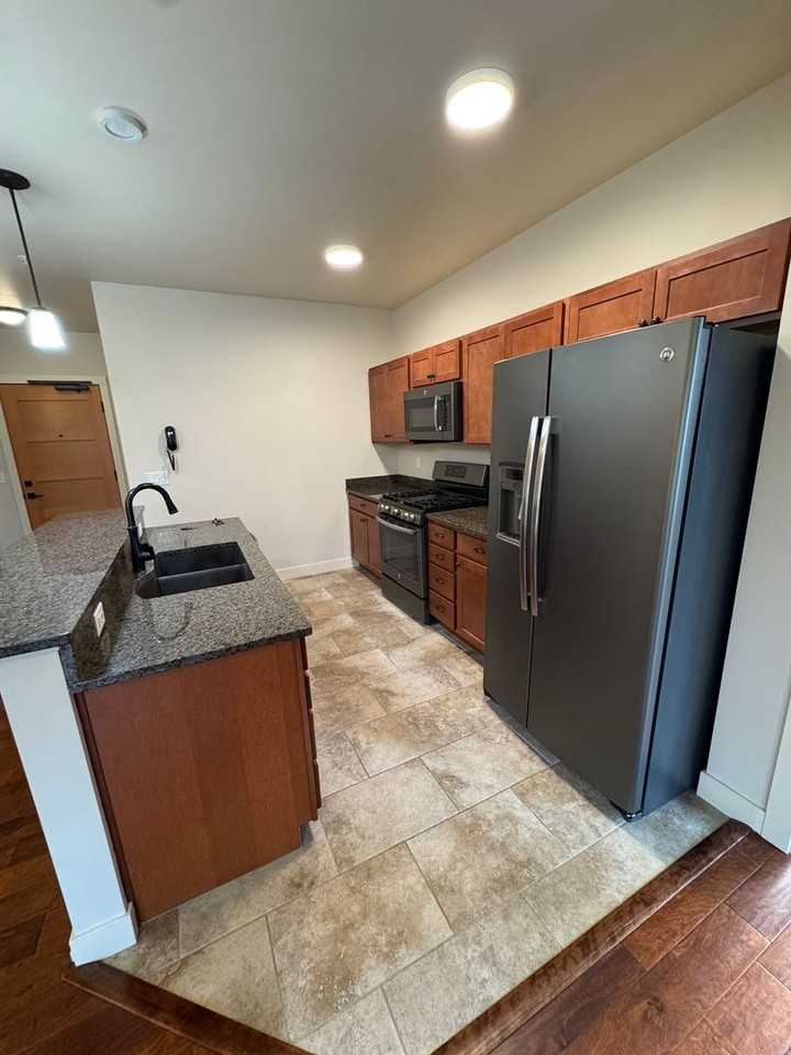 835 Wyoming St - Photo 4 of 19