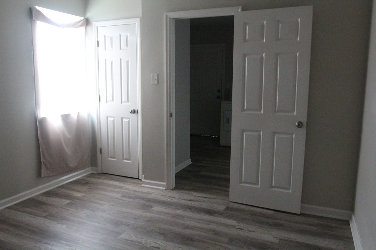 Colonial Drive 127 - Photo 3 of 10