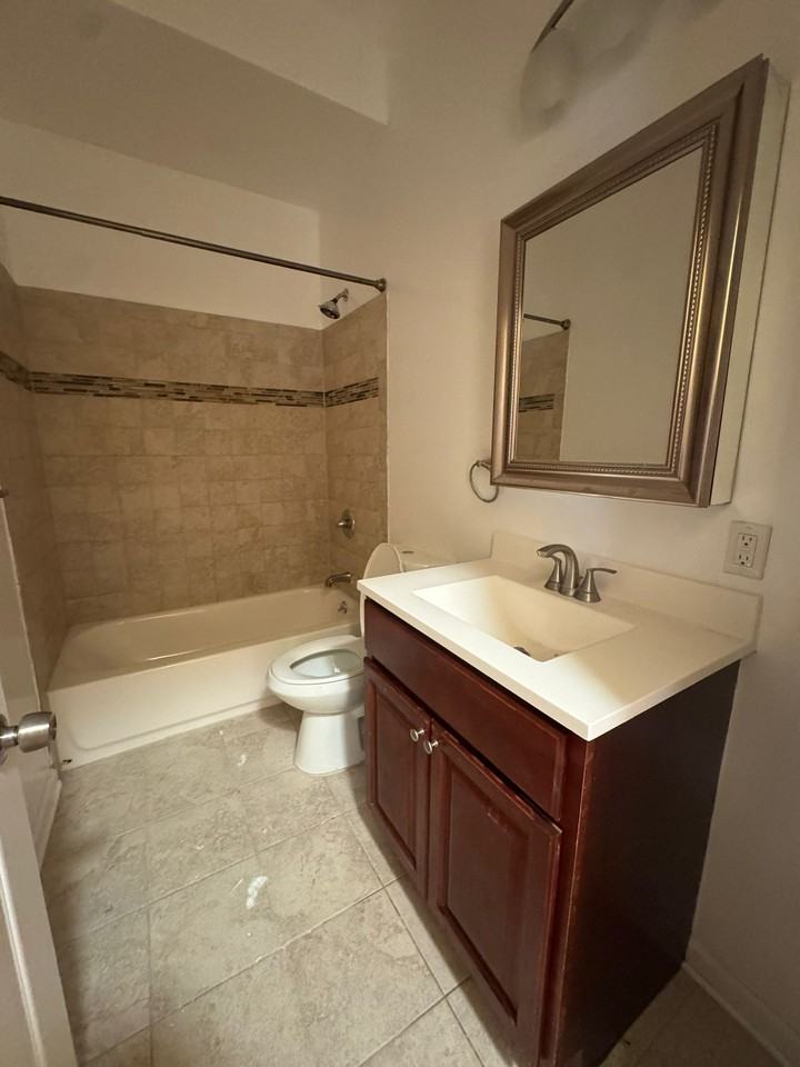 267 Doctor Martin Luther King Junior Boulevard - Photo 5 of 8