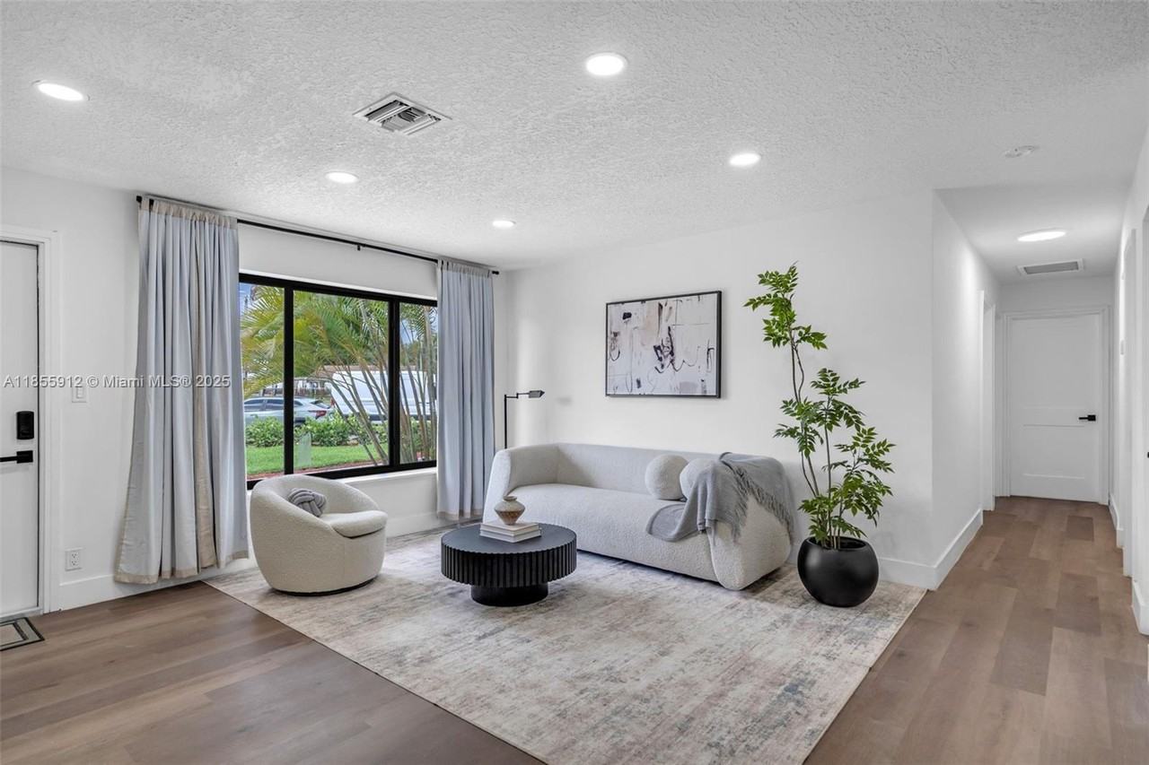 3732 Southwest 16th Street - Photo 3 of 21