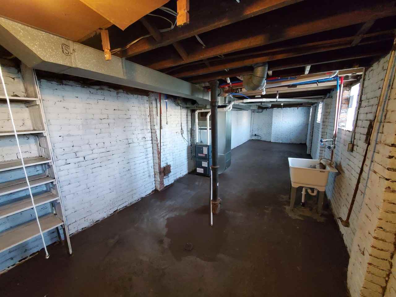 3032 Hurlbut Street-Upper - Photo 4 of 18