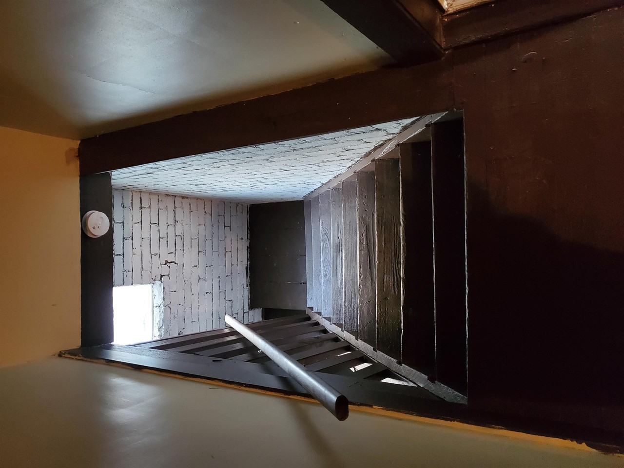 3032 Hurlbut Street-Upper - Photo 5 of 18