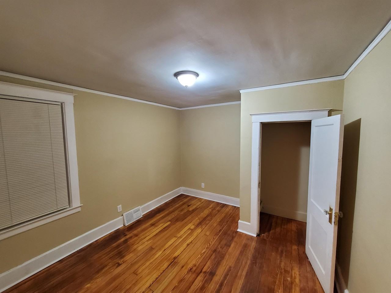 3032 Hurlbut Street-Upper - Photo 7 of 18