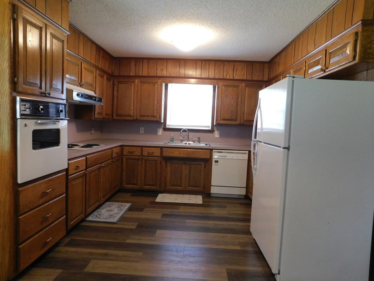 7800 Meadow Dr - Photo 2 of 11