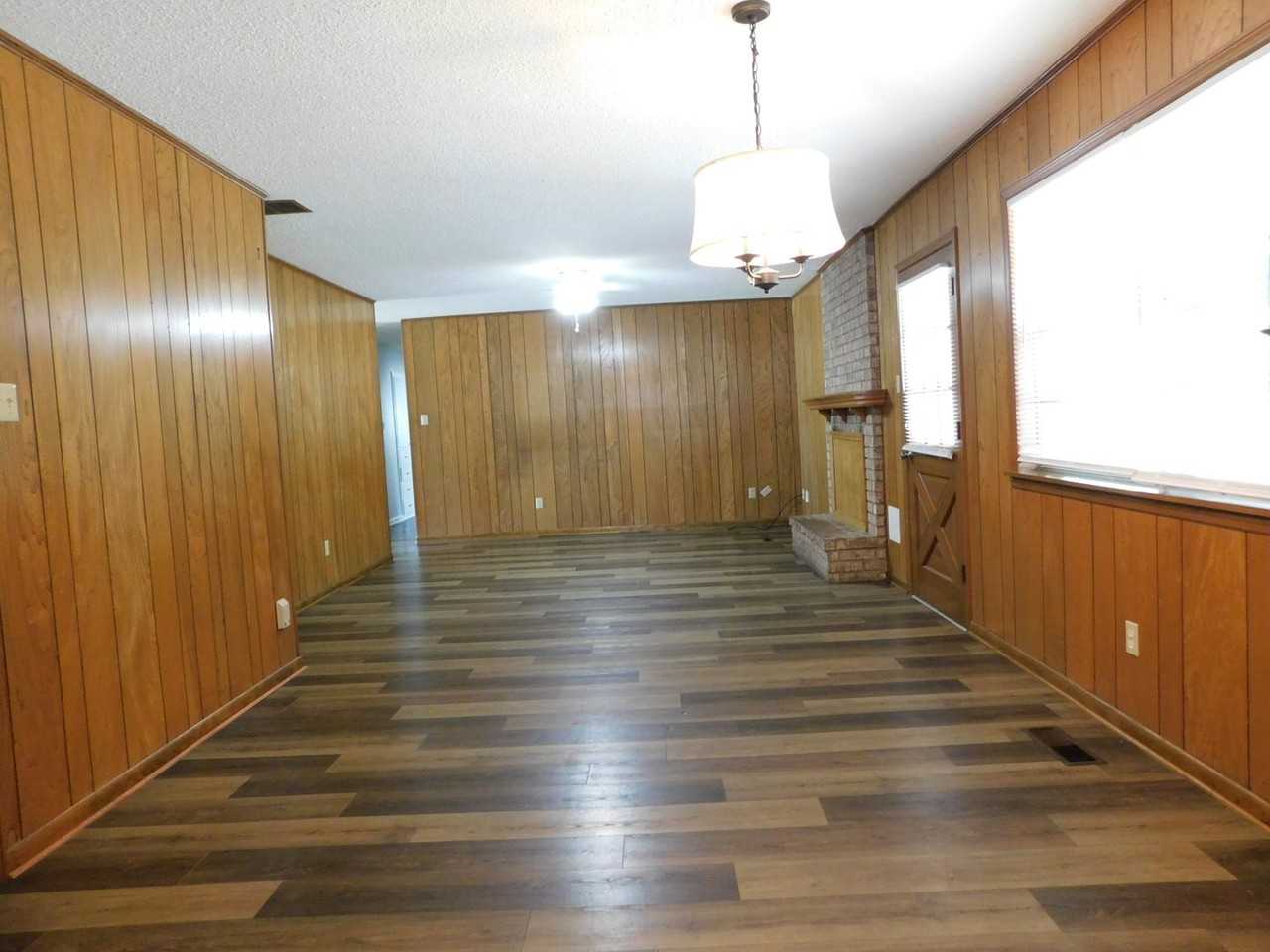 7800 Meadow Dr - Photo 3 of 11