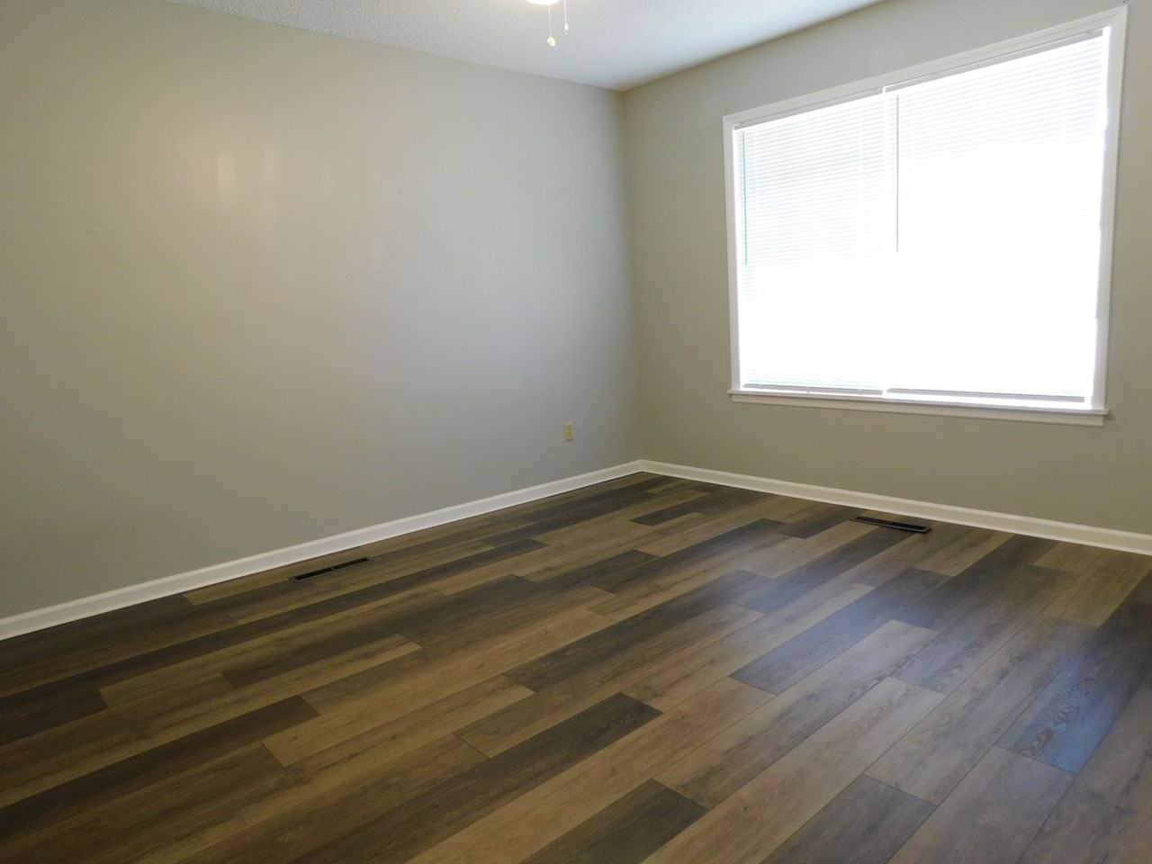 7800 Meadow Dr - Photo 4 of 11