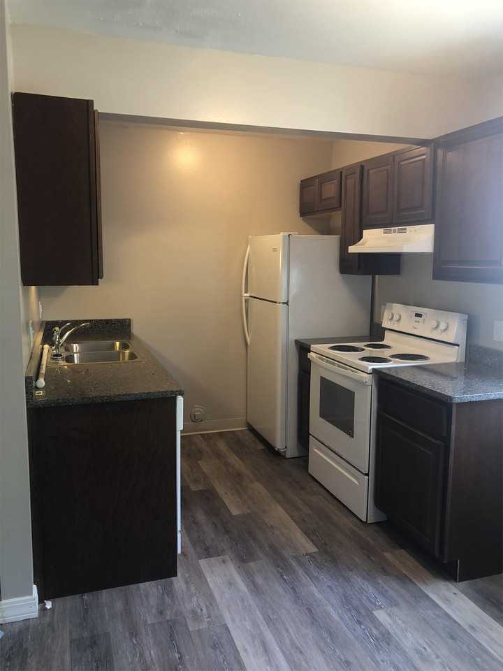 Trowbridge Manor - Photo 2 of 7