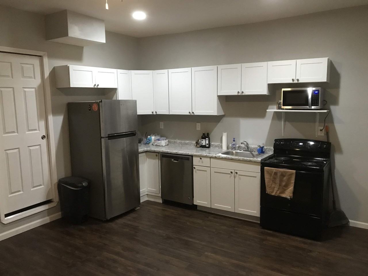 2333 West Clifton Avenue - Photo 6 of 23