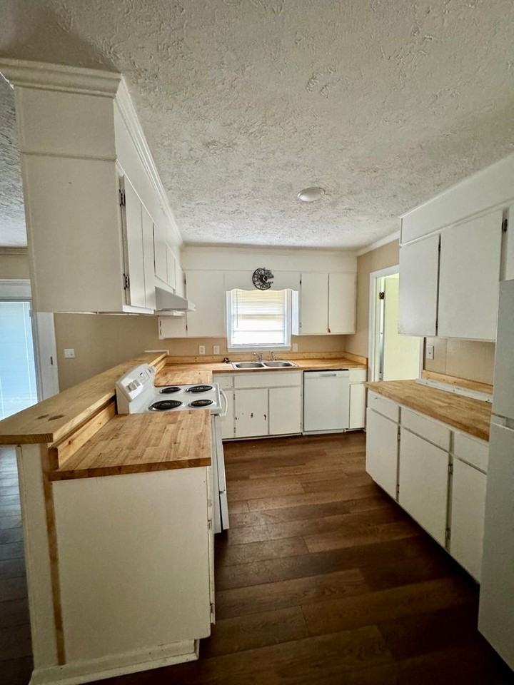 318 James St - Photo 5 of 35