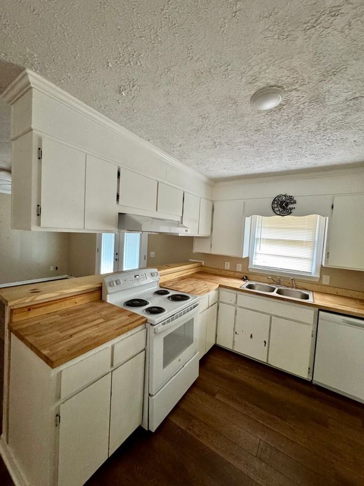 318 James St - Photo 6 of 35