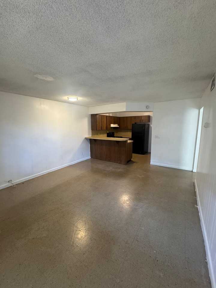 R BEACH LLC - Photo 3 of 7