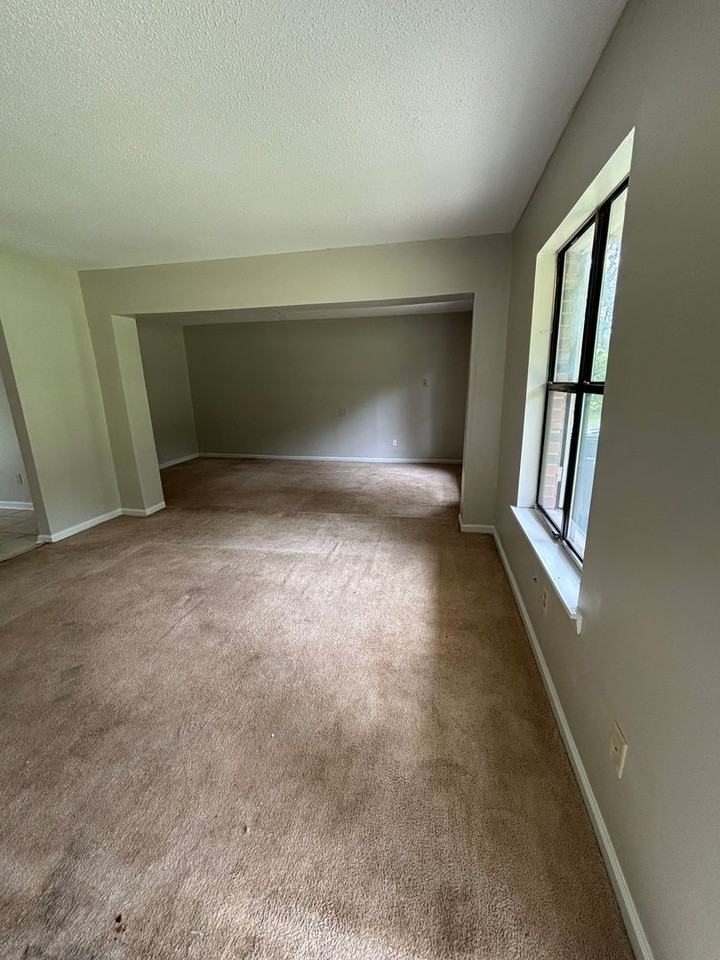 1590 Talmadge Rd - Photo 2 of 19