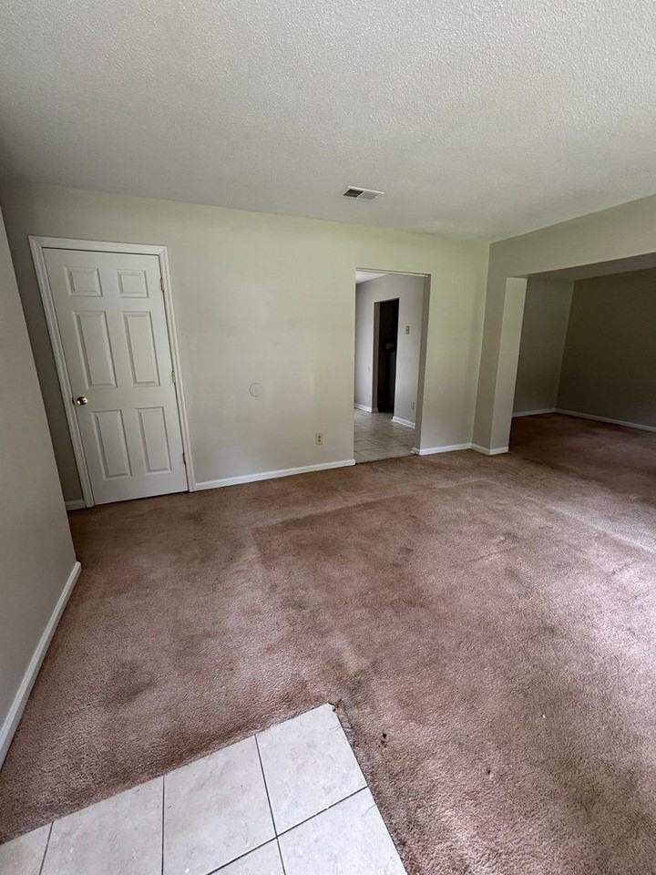 1590 Talmadge Rd - Photo 3 of 19