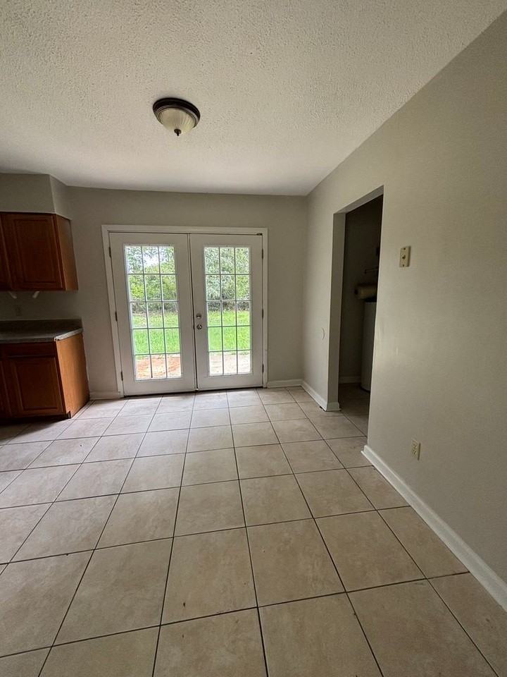 1590 Talmadge Rd - Photo 7 of 19