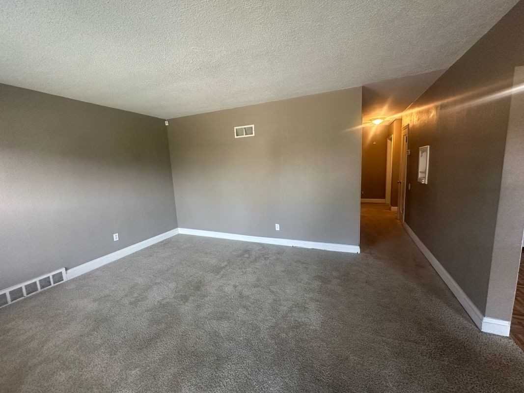 6737 Kenwood Dr - Photo 3 of 14