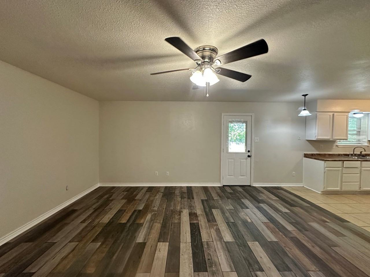 807 Traci Dr - Photo 3 of 28