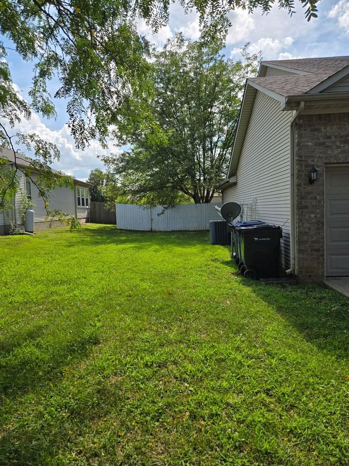 2764 Jacquelyn Ln - Photo 3 of 31
