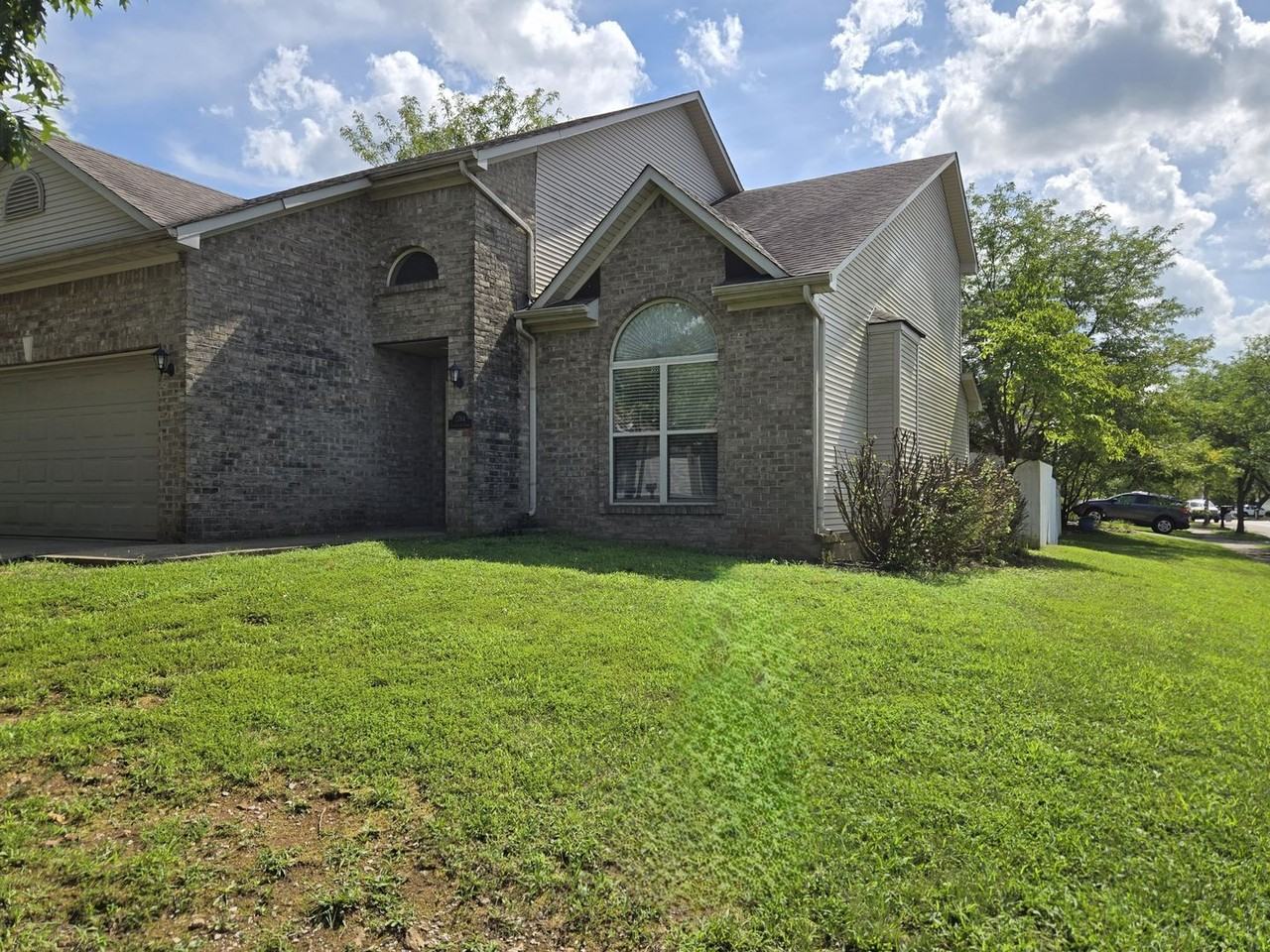 2764 Jacquelyn Ln - Photo 2 of 31