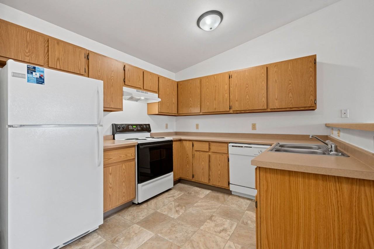 215 Tamarack Drive - Photo 3 of 44