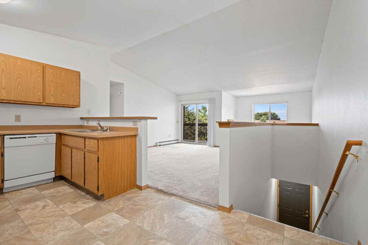 215 Tamarack Drive - Photo 6 of 44