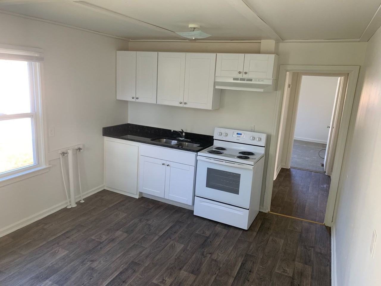 1514 Sloan St - Photo 3 of 8