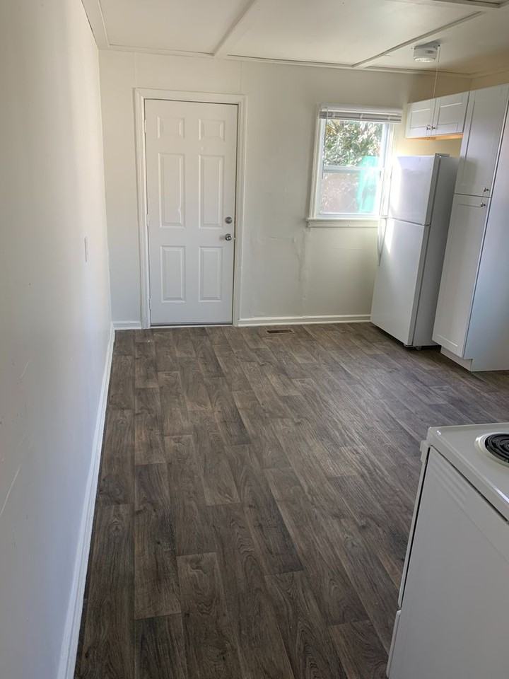 1514 Sloan St - Photo 4 of 8