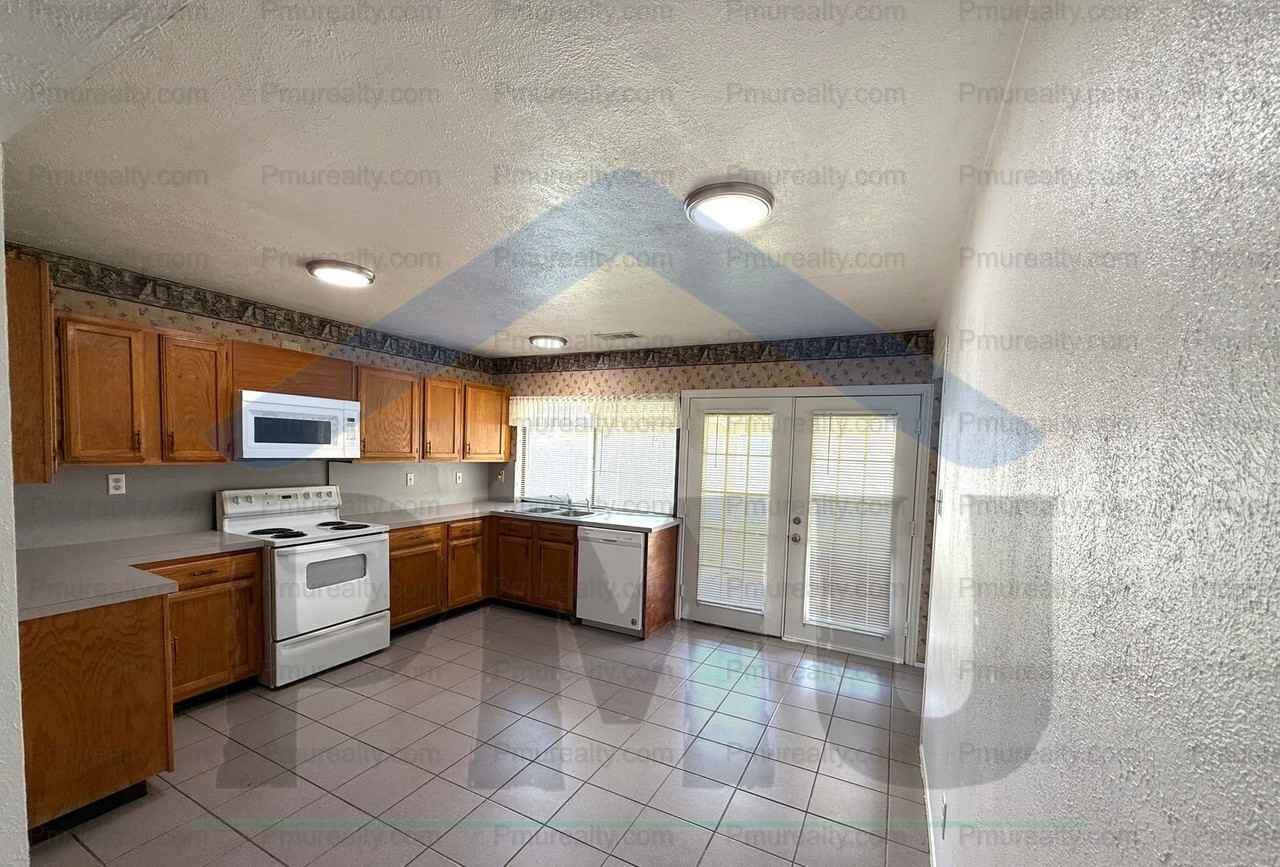 5017 Coffeyville Trl - Photo 7 of 11