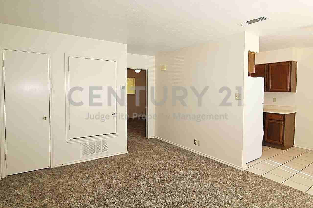 119 Redbud St - Photo 3 of 11