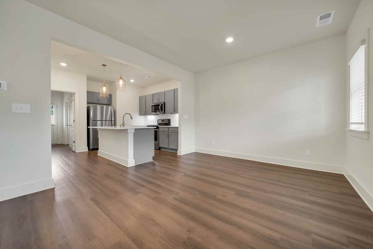 4103 Prentice St - Photo 3 of 20