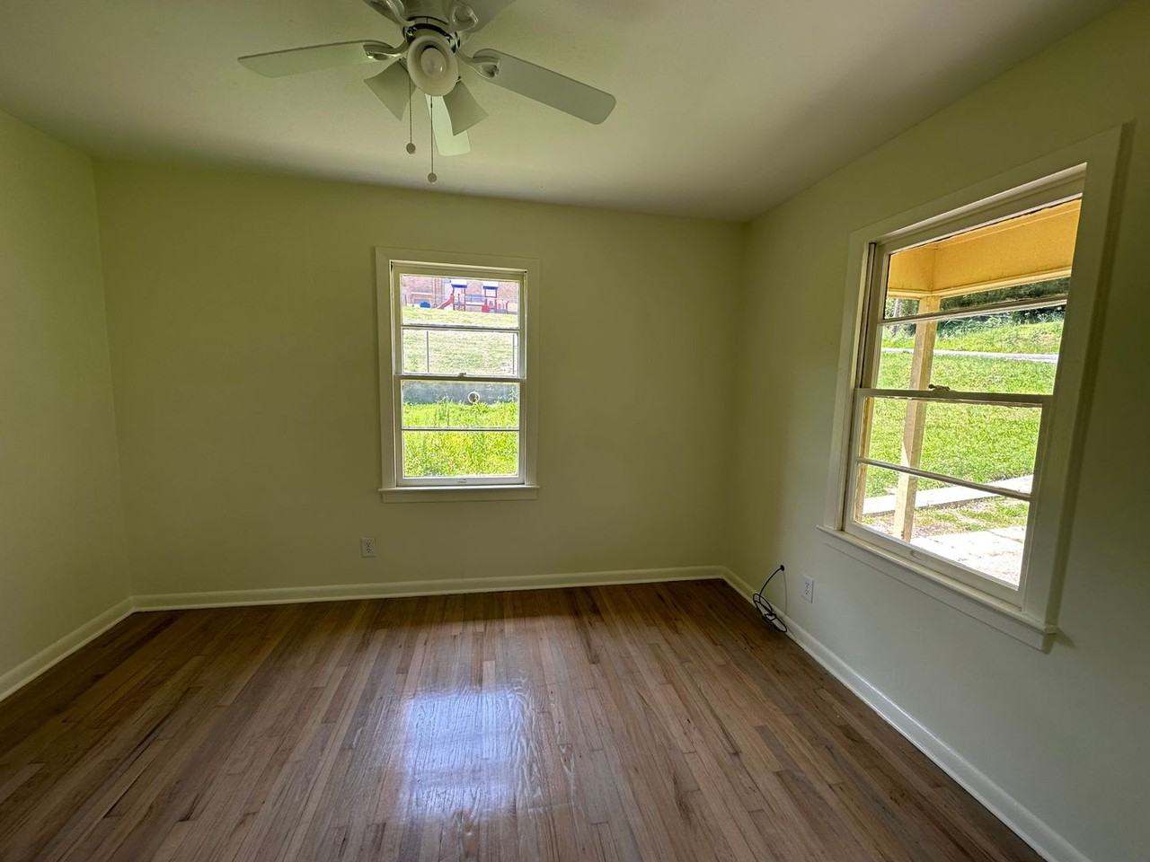 1345 Louis Street - Photo 4 of 9