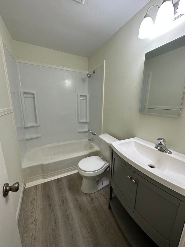 1345 Louis Street - Photo 5 of 9