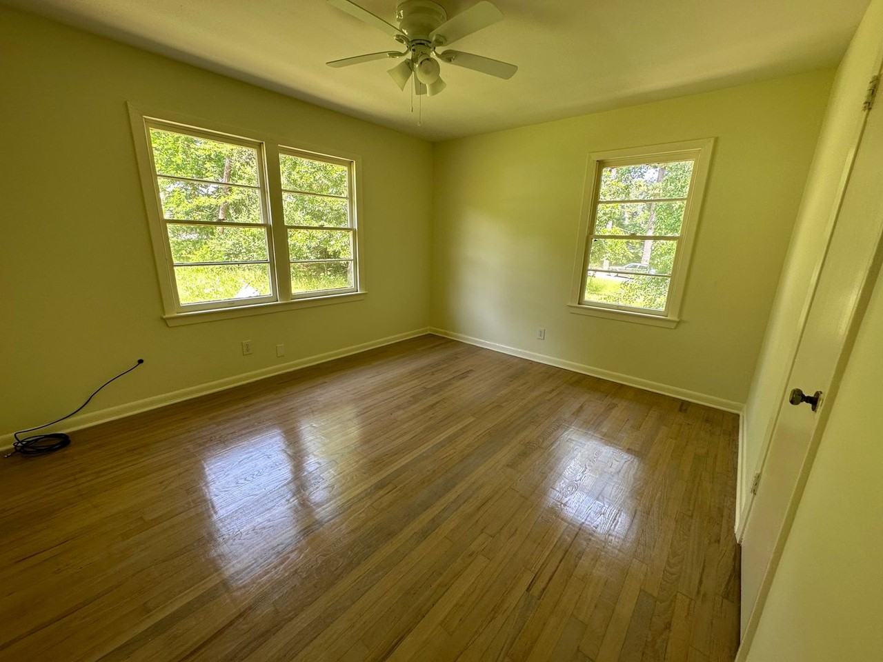 1345 Louis Street - Photo 6 of 9