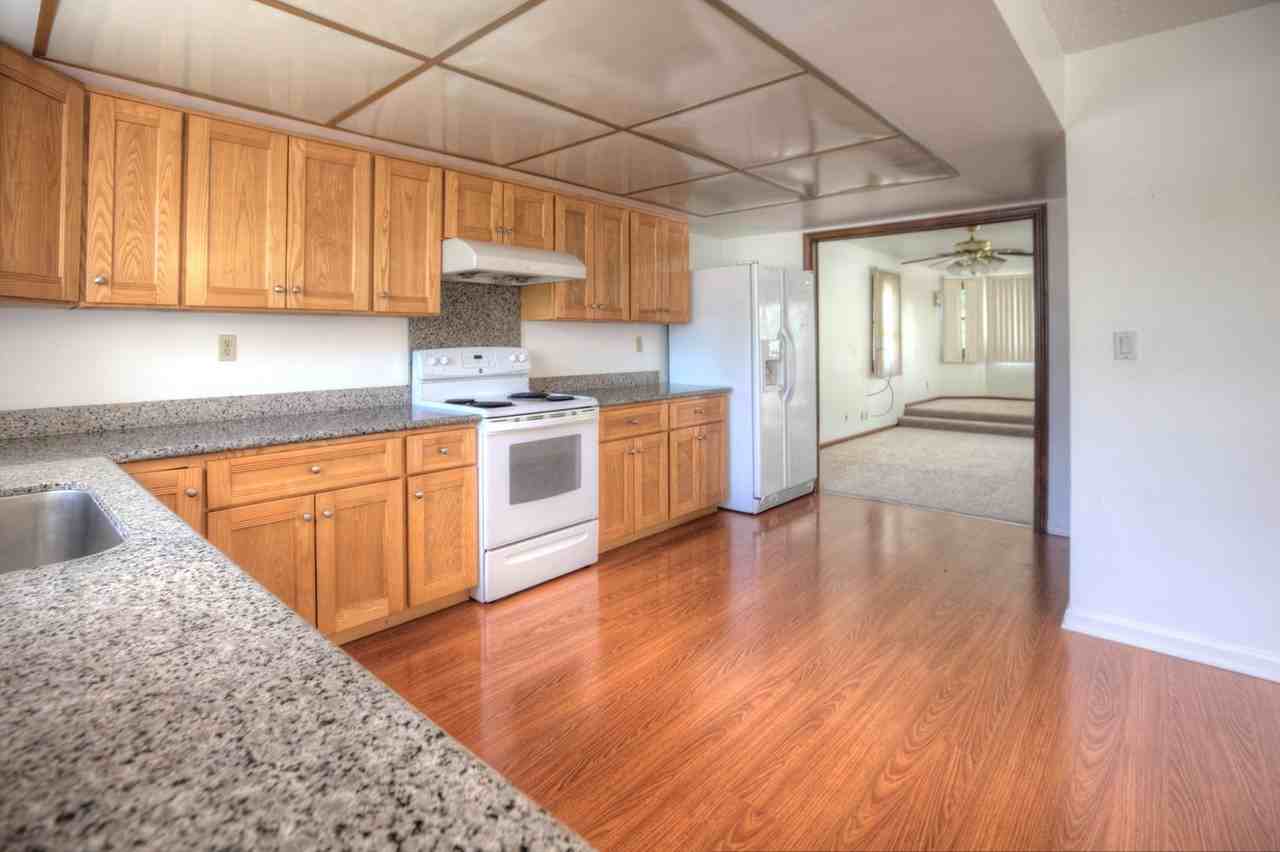 2336 Archer Ave - Photo 2 of 13