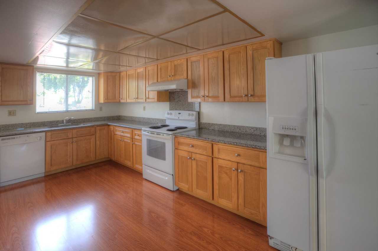 2336 Archer Ave - Photo 3 of 13